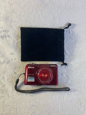 Nikon Coolpix L32 20MP 5X Zoom Digital Camera Red W AA + 512mb SD Works Great